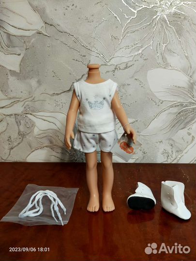 Тело светлое в идеале, пижамка Паола Рейна, обувь