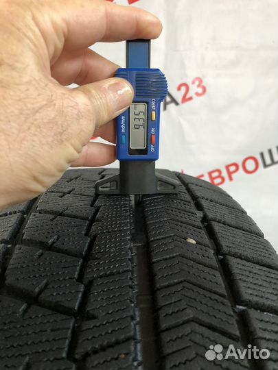 Bridgestone Blizzak VRX2 215/55 R17 89Q