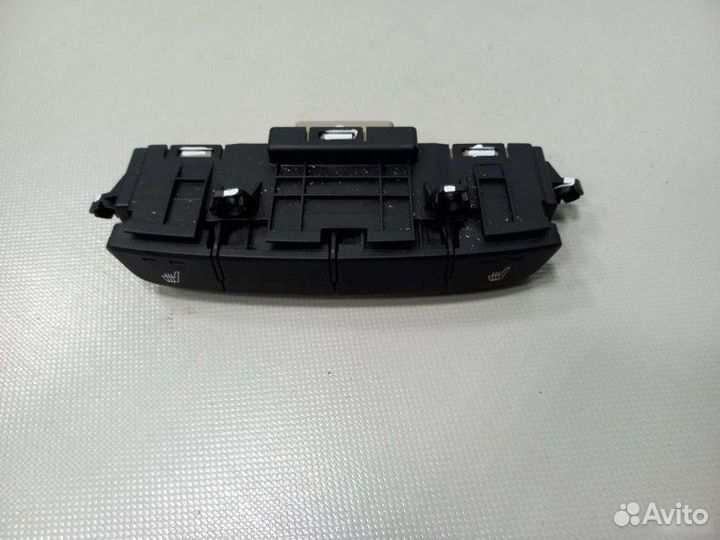 Кнопки подогрева сидений Hyundai Solaris седан 1.6