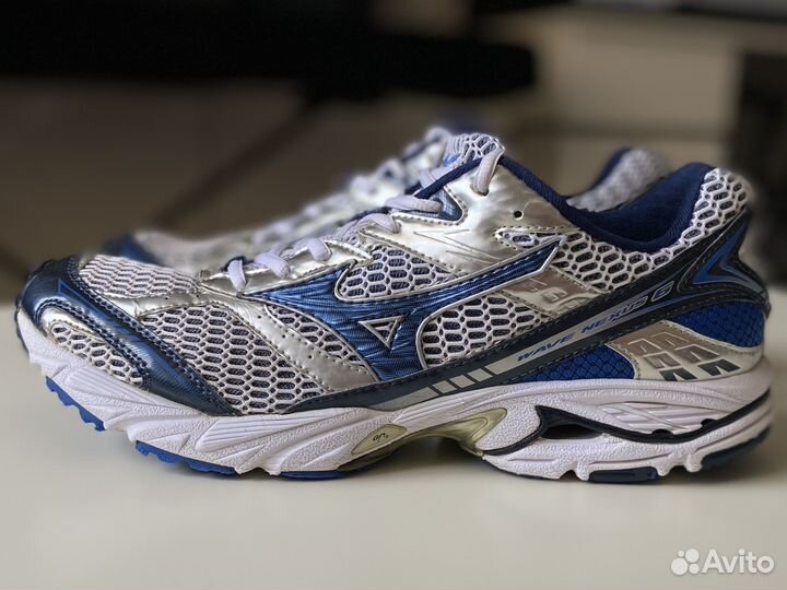 Кроссовки mizuno