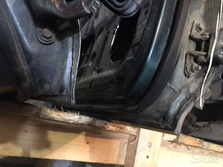 Дверь левая Купе Mitsubishi Pajero 2