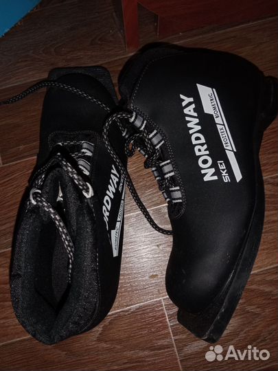 Лыжные ботинки