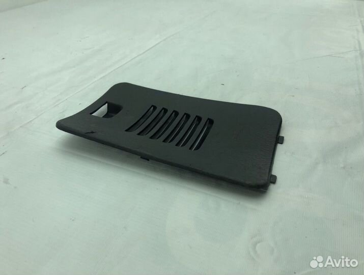 Накладка в салоне задняя правая Hyundai Starex A1