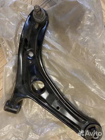 Рычаг передней подвески правый