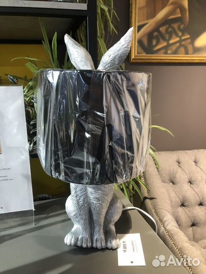 Лампа настольная с кроликом