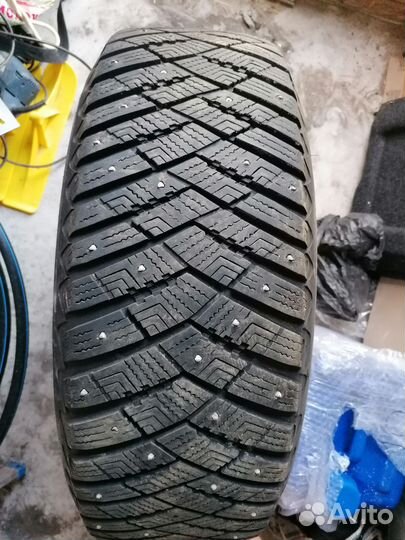 Goodyear UltraGrip Ice Arctic SUV 235/65 R17 108T