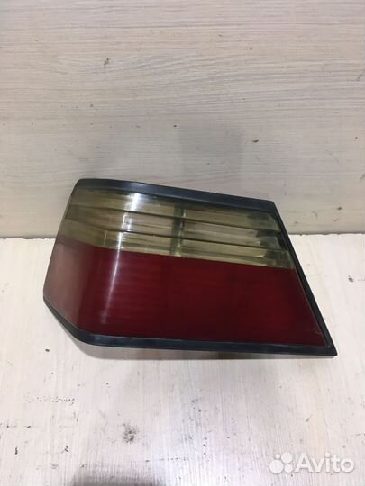Задний левый фонарь Mercedes w124 седан
