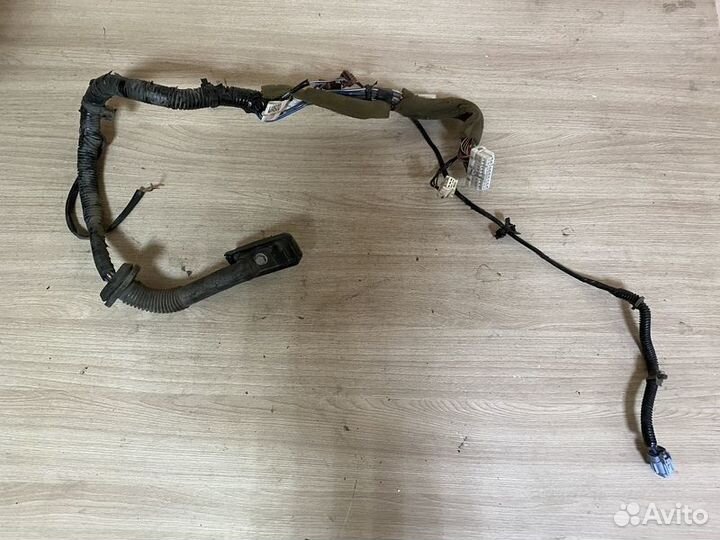 Проводка двери передней правой Nissan Avenir W11 с