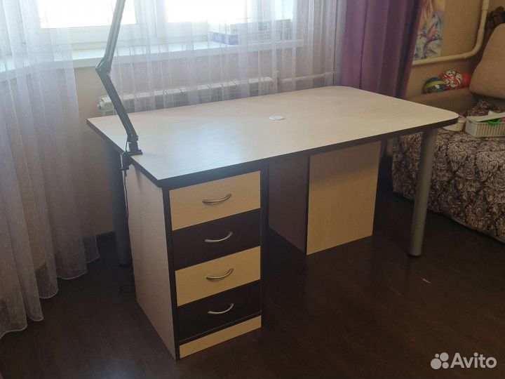 Письменный-компьютерный стол для двоих детей