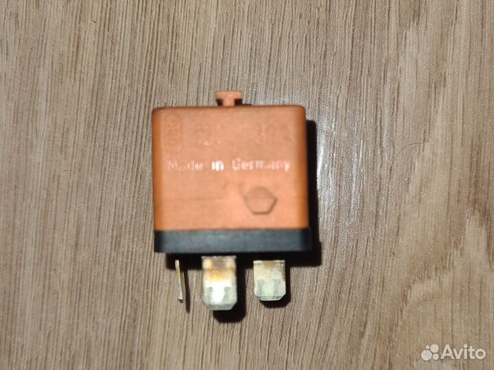 Реле бензонасоса BMW 4х контактное