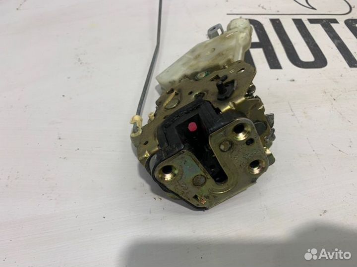 Замок двери задний левый Nissan X-Trail T30 QR20DE