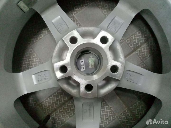 Литой диск r15