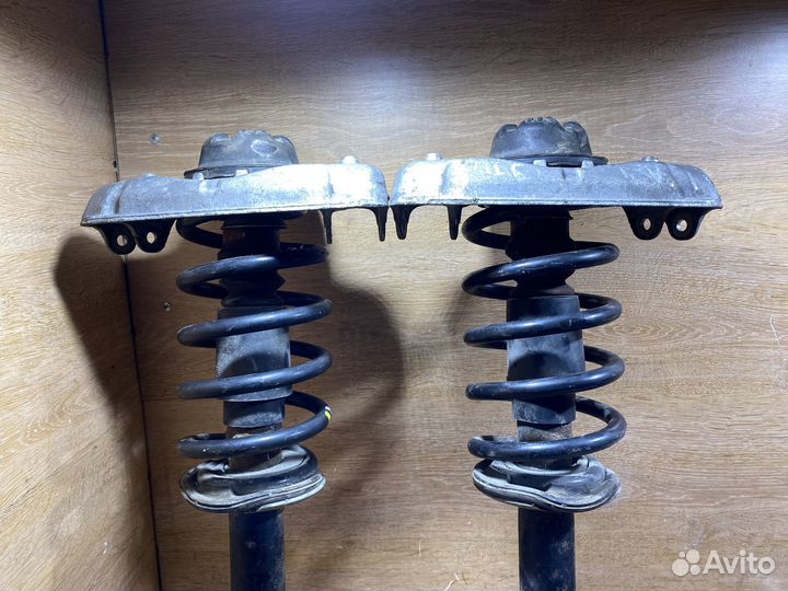 Комплект передних стоек Audi A4 B7 ST208