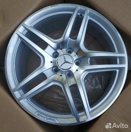 Литой диск в стиле Mercedes R19 5x112. Примерка ко