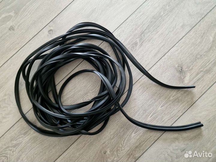 Уплотнитель лобового стекла (Резинка) Audi/VW (4м)