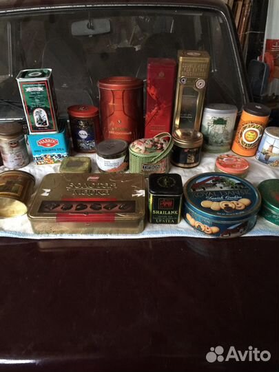 Жестяные банки из под коньяка чая кофе конфет пече