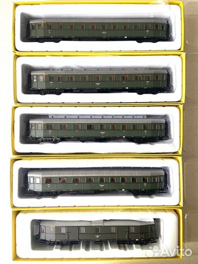 Пять наборов пассажирских вагонов H0