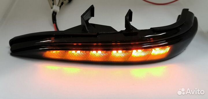 Бегающие указатели поворота в зеркала LADA Vesta