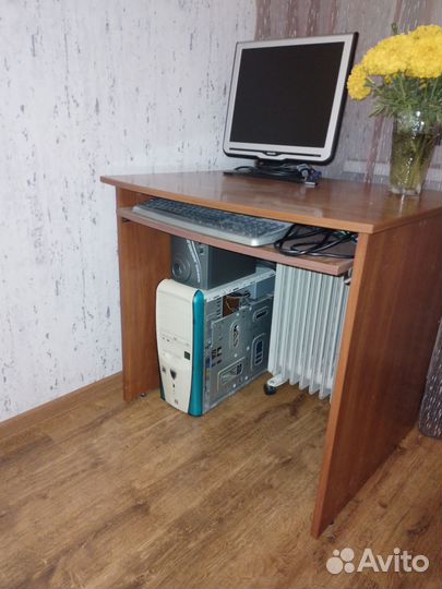 Компьютерный стол