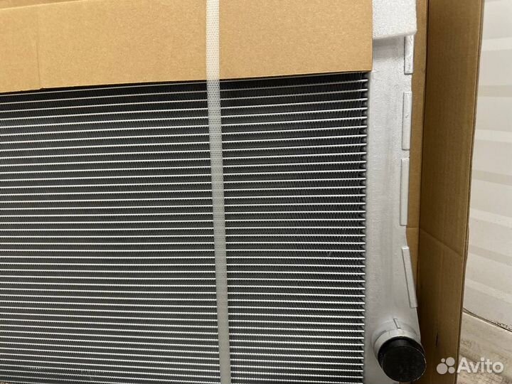 Радиатор охлаждения BMW E70/F15/F16 17117807624