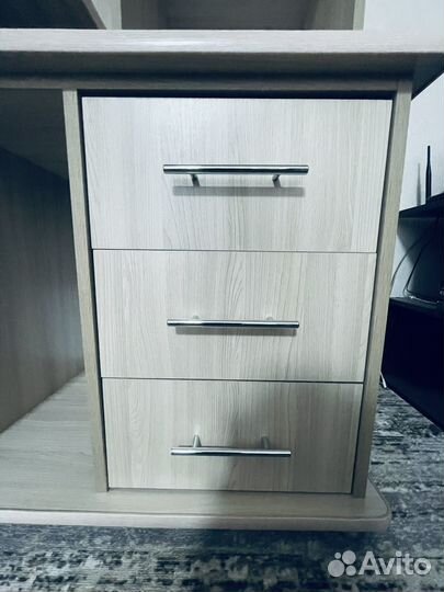 Компьютерный стол Скай состояние как новый