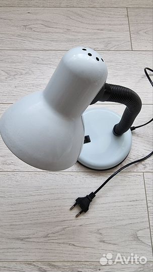 Настольная лампа