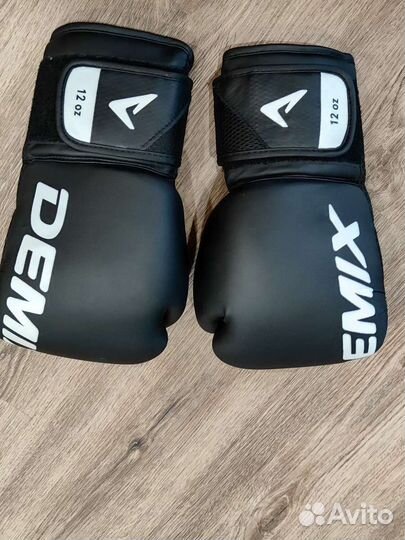 Боксерские перчатки demix