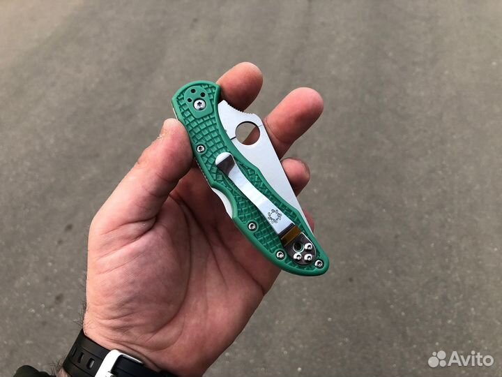 Складной нож Spyderco Delica зелёный