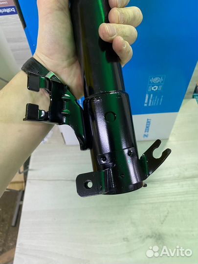 Амортизатор газовый передний Nissan Almera N16