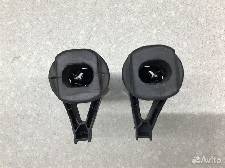 Кронштейн радиатора Ford Focus III 2011