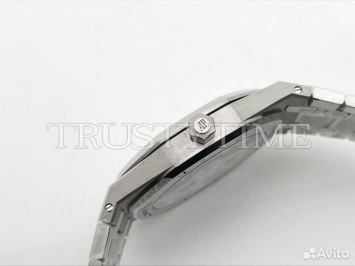 Часы Audemars Piguet Royal Oak “Jumbo” Extra-Thin Platinum and Smoked Green Dial 15202PT.OO.1240PT.0