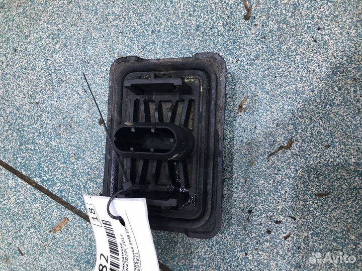 Поддомкратника заглушка BMW F30