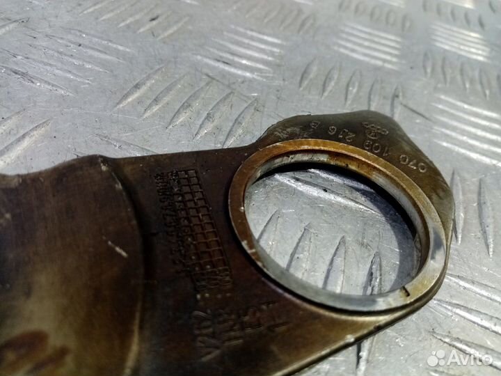 Б/У Кронштейн распредвала#002