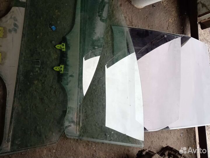 Стекло двери nissan note E11