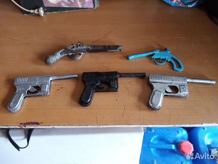 Игрушка пистолет СССР