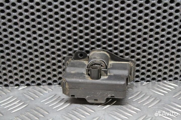 Замок капота Mercedes-Benz W203