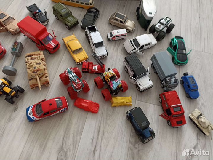 Игрушки для мальчика/машинки