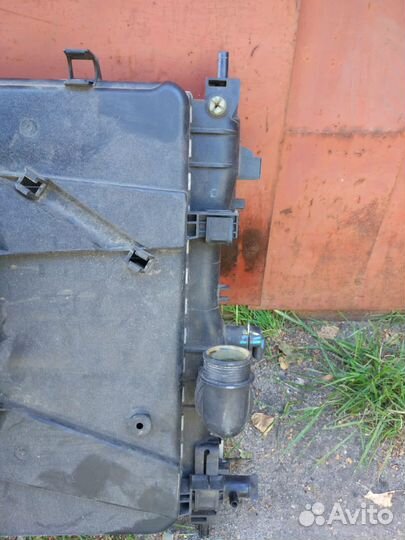 Радиатор охлаждения в сборе на chevrolet cruze 1.8