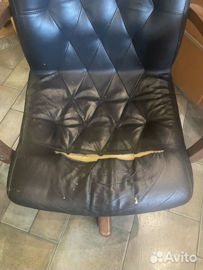 Офисное кожаное кресло