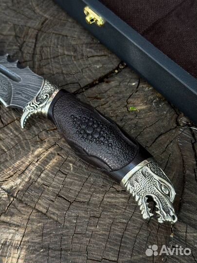 Нож из дамасской стали