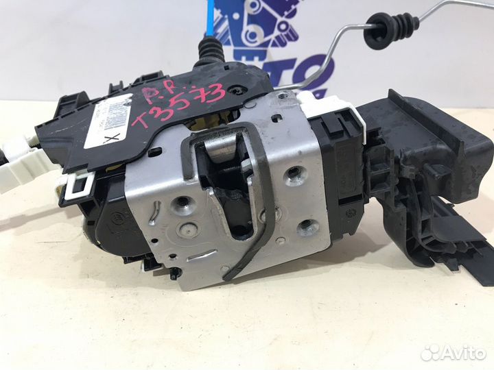 Замок двери передний правый Mercedes Gla180 X156