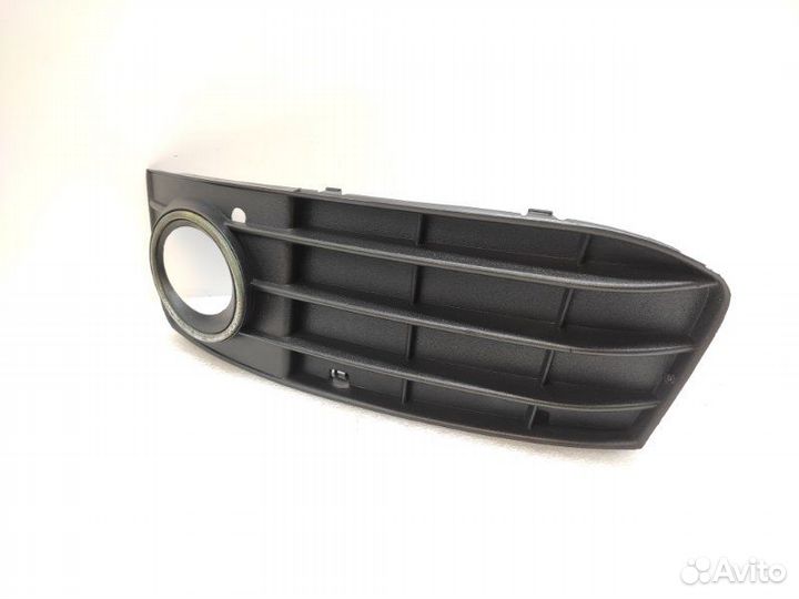 Накладка противотуманной фары передняя правая Audi