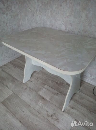 Стол,табуреты