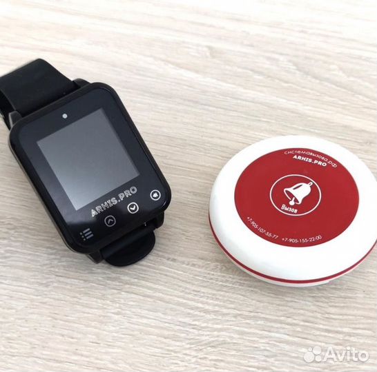 Кнопка вызова персонала и часы в салон красоты