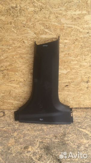 Обшивка центральной стойки правая нижняя Honda