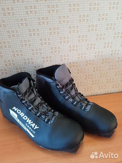 Лыжные ботинки