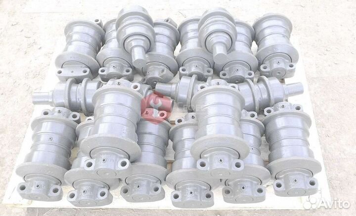 Каток поддерживающий Hitachi ZX350H-3 9305980