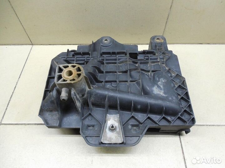 Крепление акб (корпус/подставка) Fabia 2007-2015