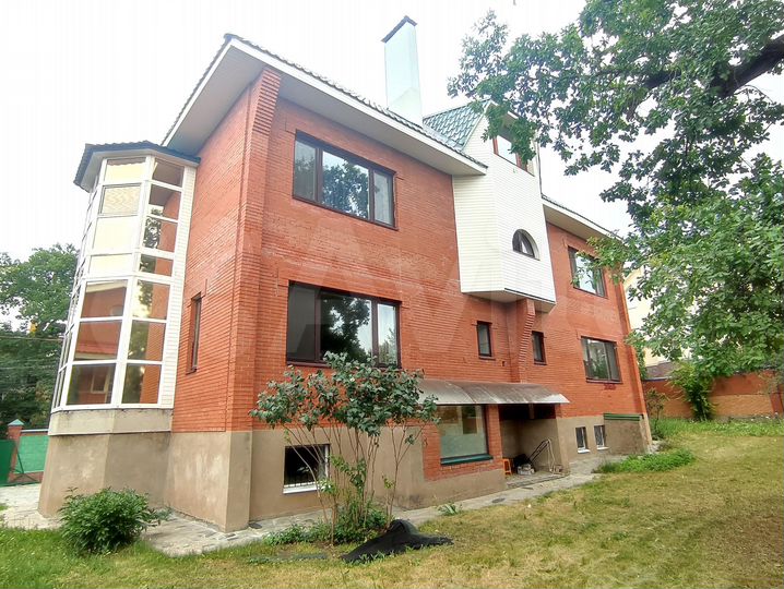 Дом 490 м² на участке 12 сот.