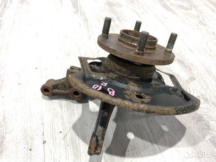 Кулак поворотный передний правый Nissan Almera